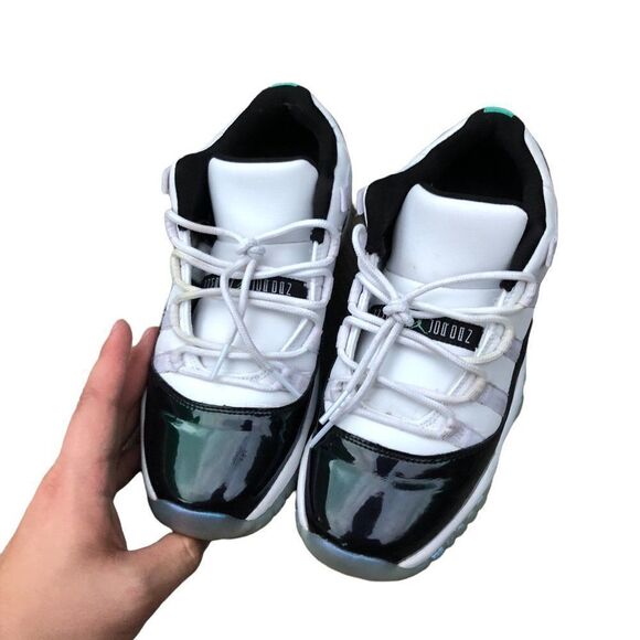 Rare 2017 air jordan 11 retro low iridescent 'Emerald' size 7 WITH BOX - Picture 13 of 16